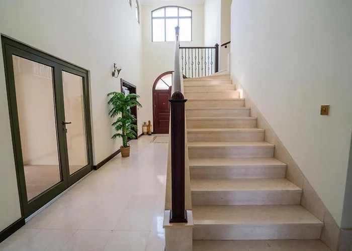 Stunning Villa With Private Pool & Beach Access