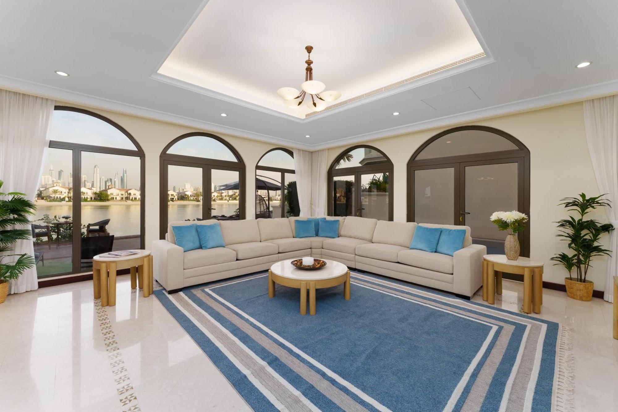 Apartment Stunning With Private Pool & Access Dubai