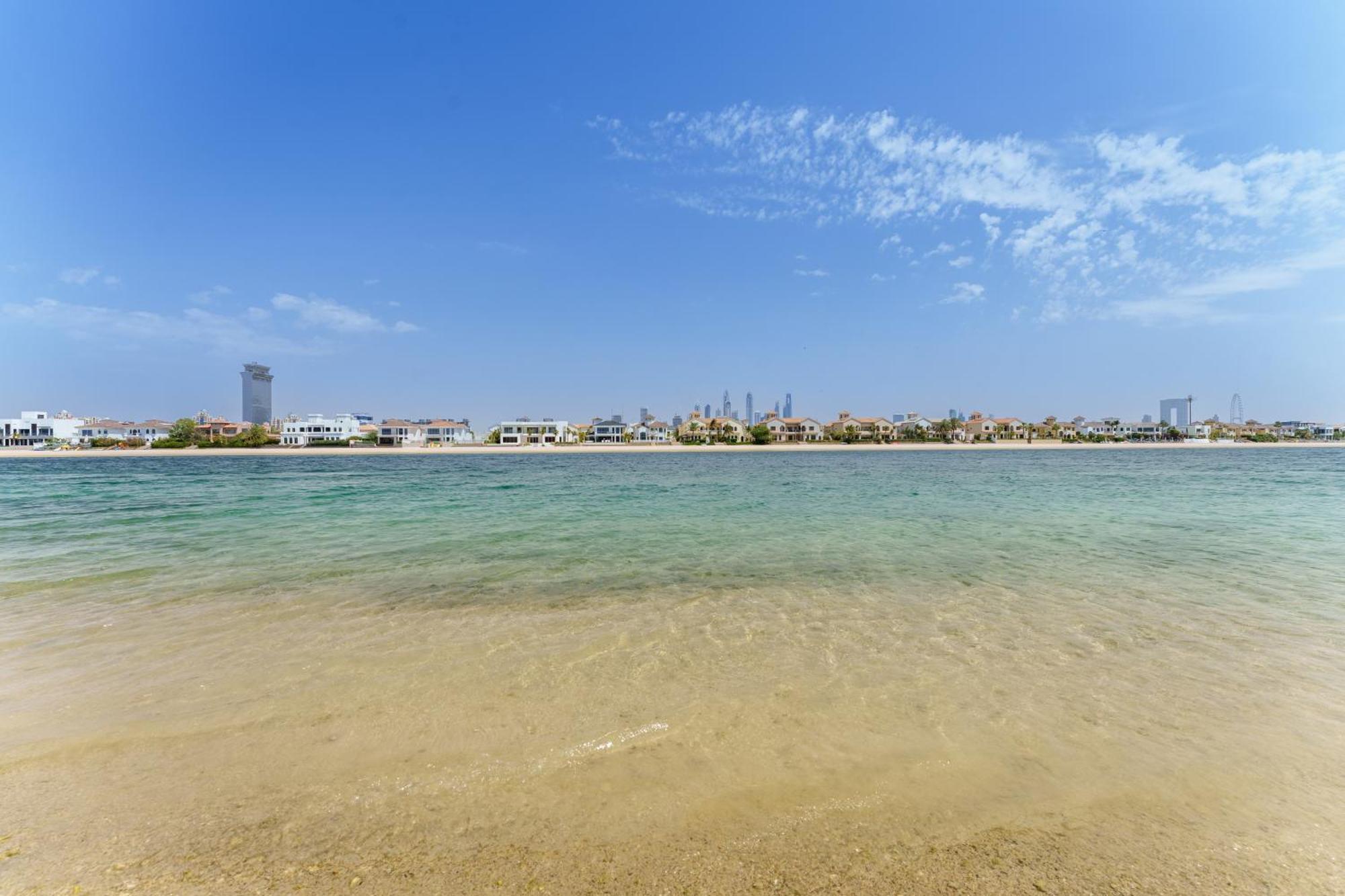 Stunning With Private Pool & Access * Dubai