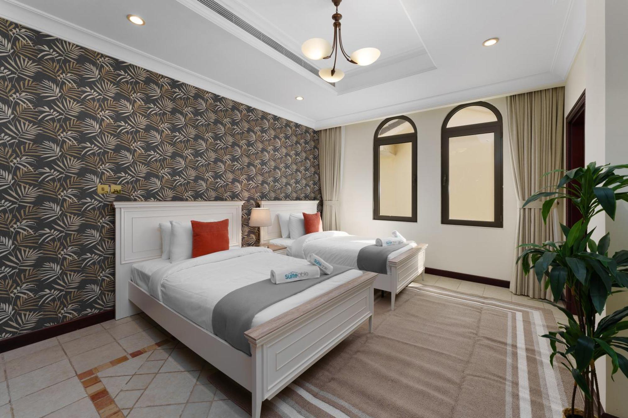 Stunning With Private Pool & Access Apartment