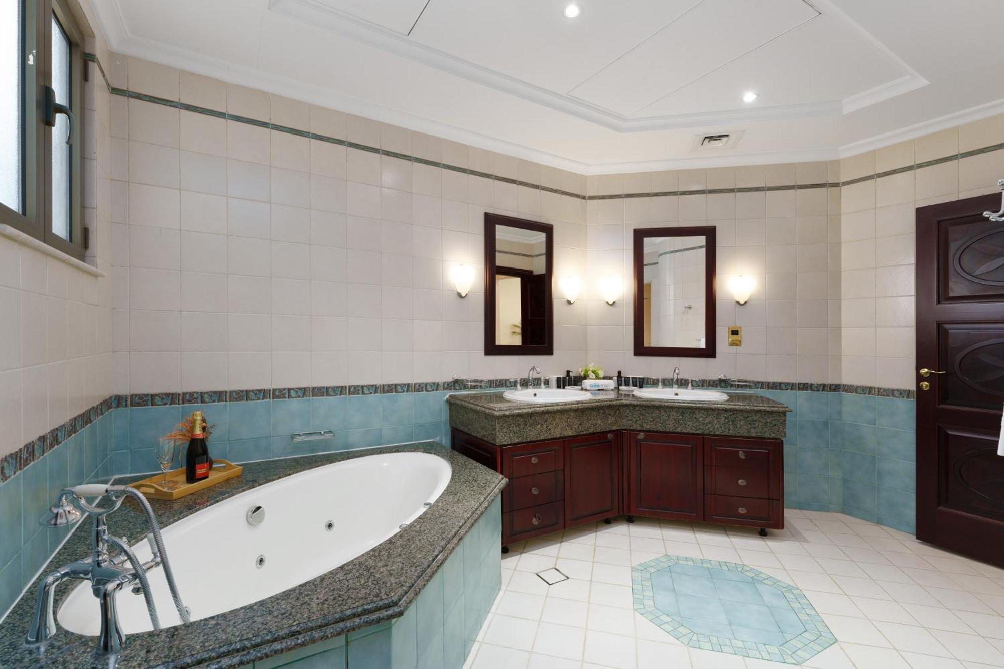 Apartment Stunning With Private Pool & Access *