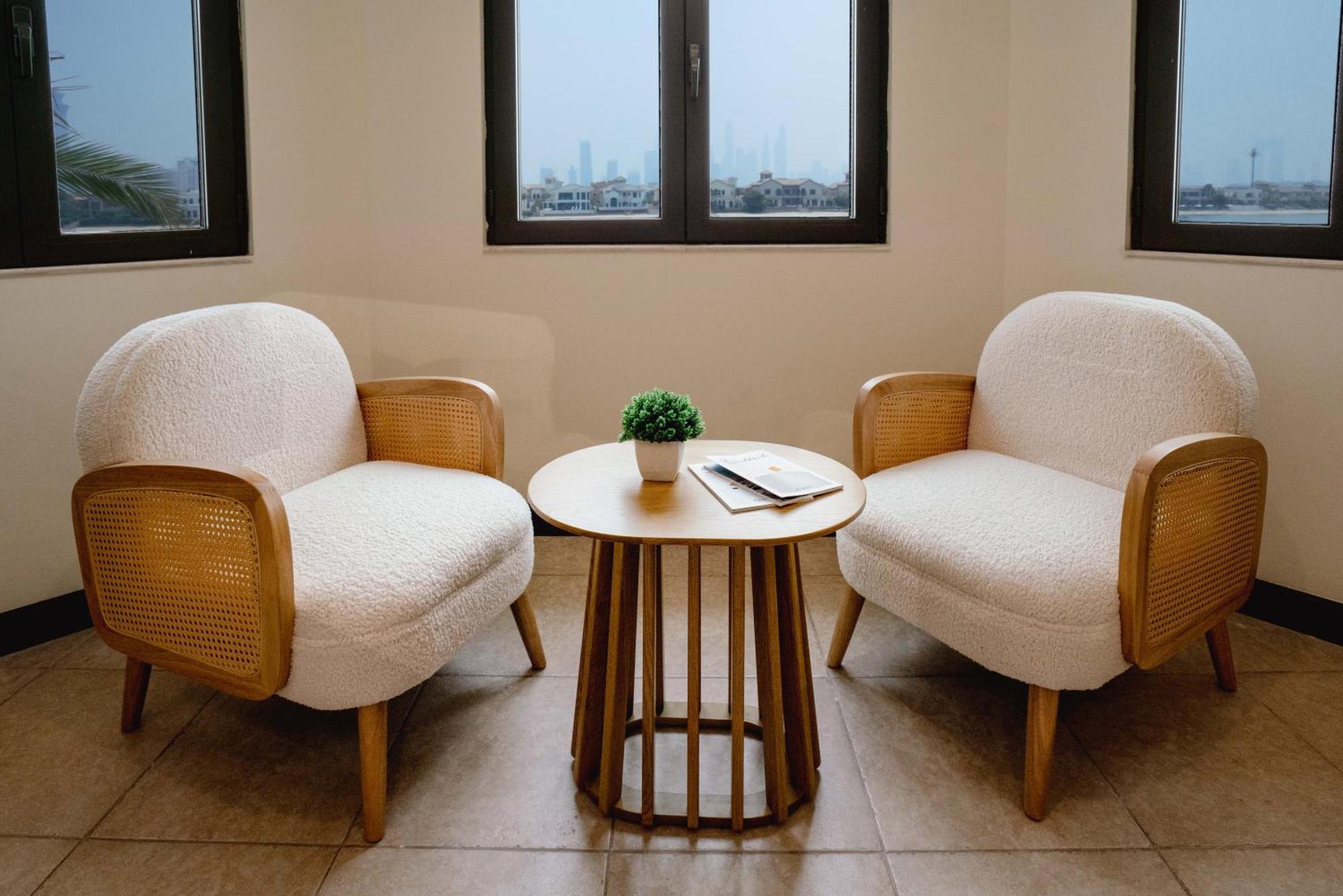 Apartment Stunning With Private Pool & Access Dubai