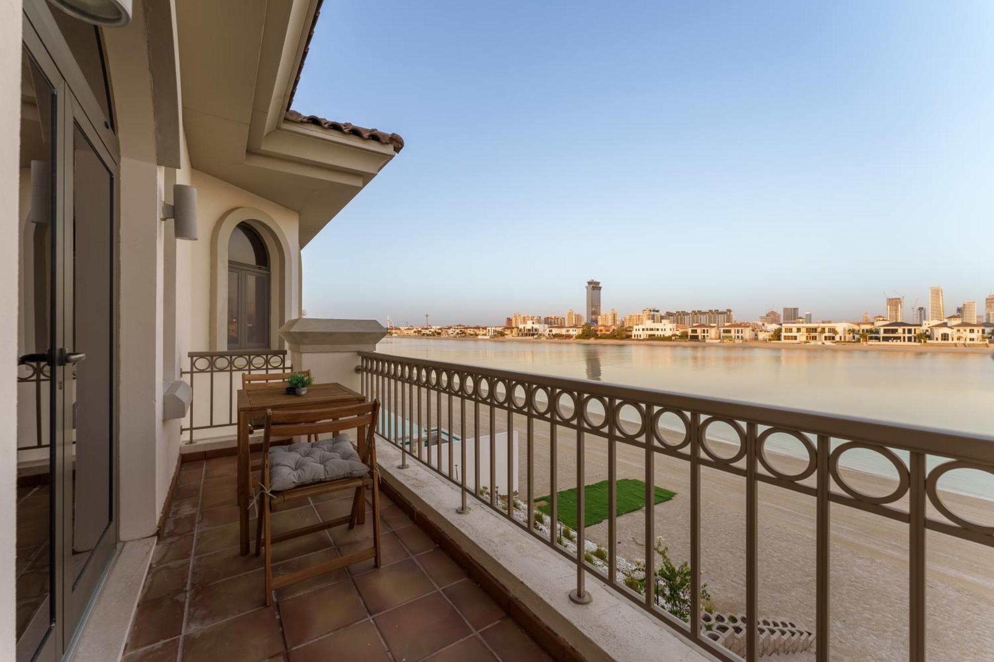 Stunning With Private Pool & Access Dubai