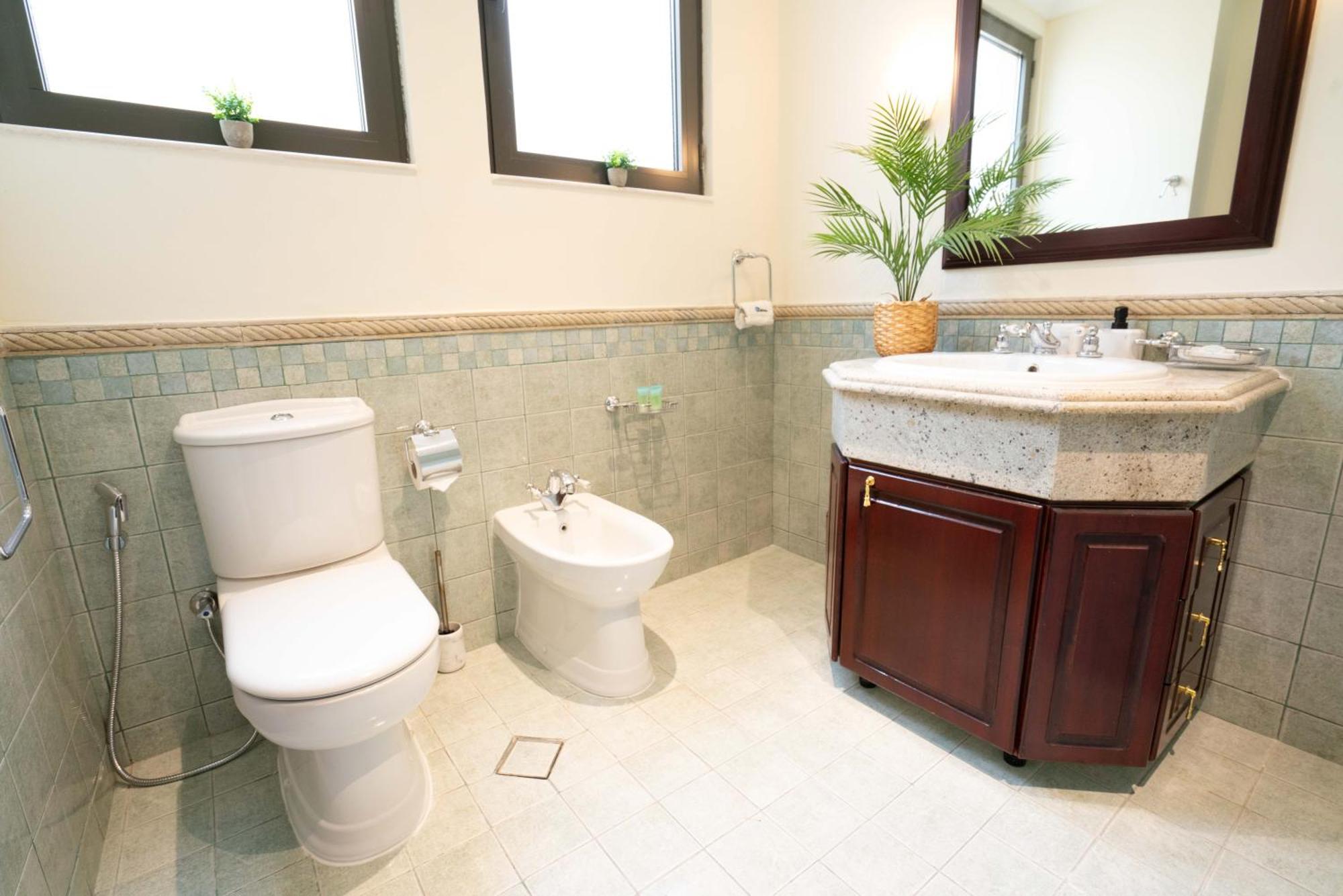 Stunning With Private Pool & Access