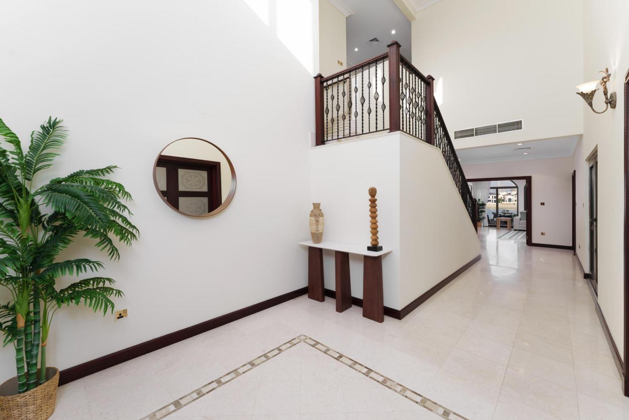 Stunning With Private Pool & Access Apartment Dubai