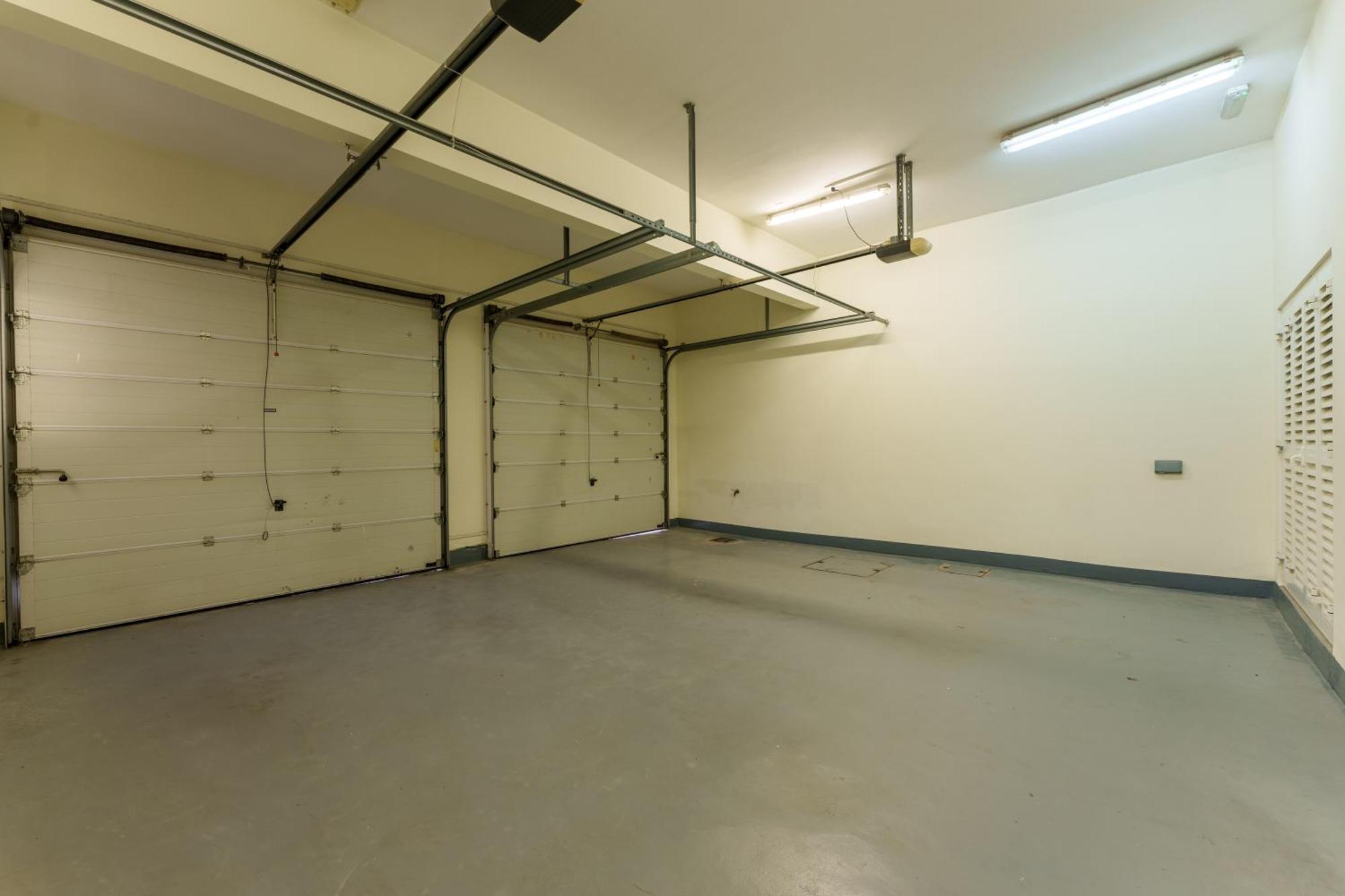 Stunning With Private Pool & Access Apartment