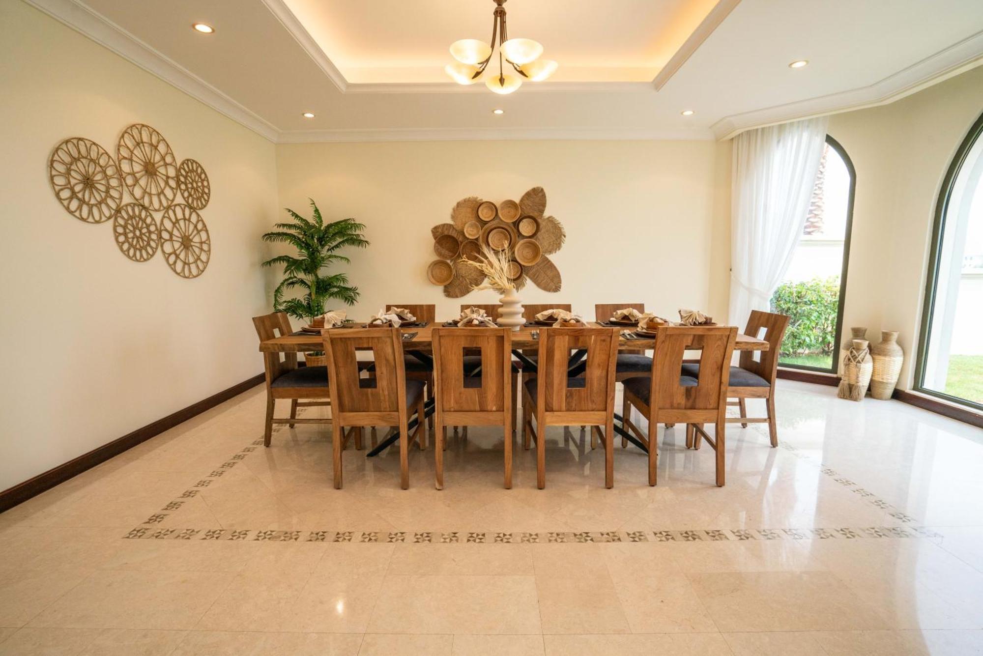 Stunning With Private Pool & Access Apartment Dubai
