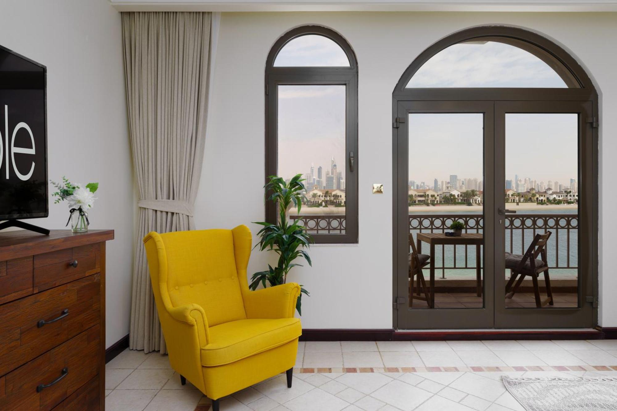 Stunning With Private Pool & Access * Dubai