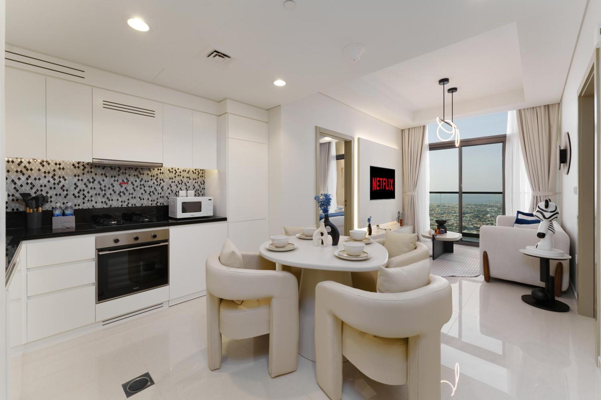 Apartment Stunning With Private Pool & Access Dubai