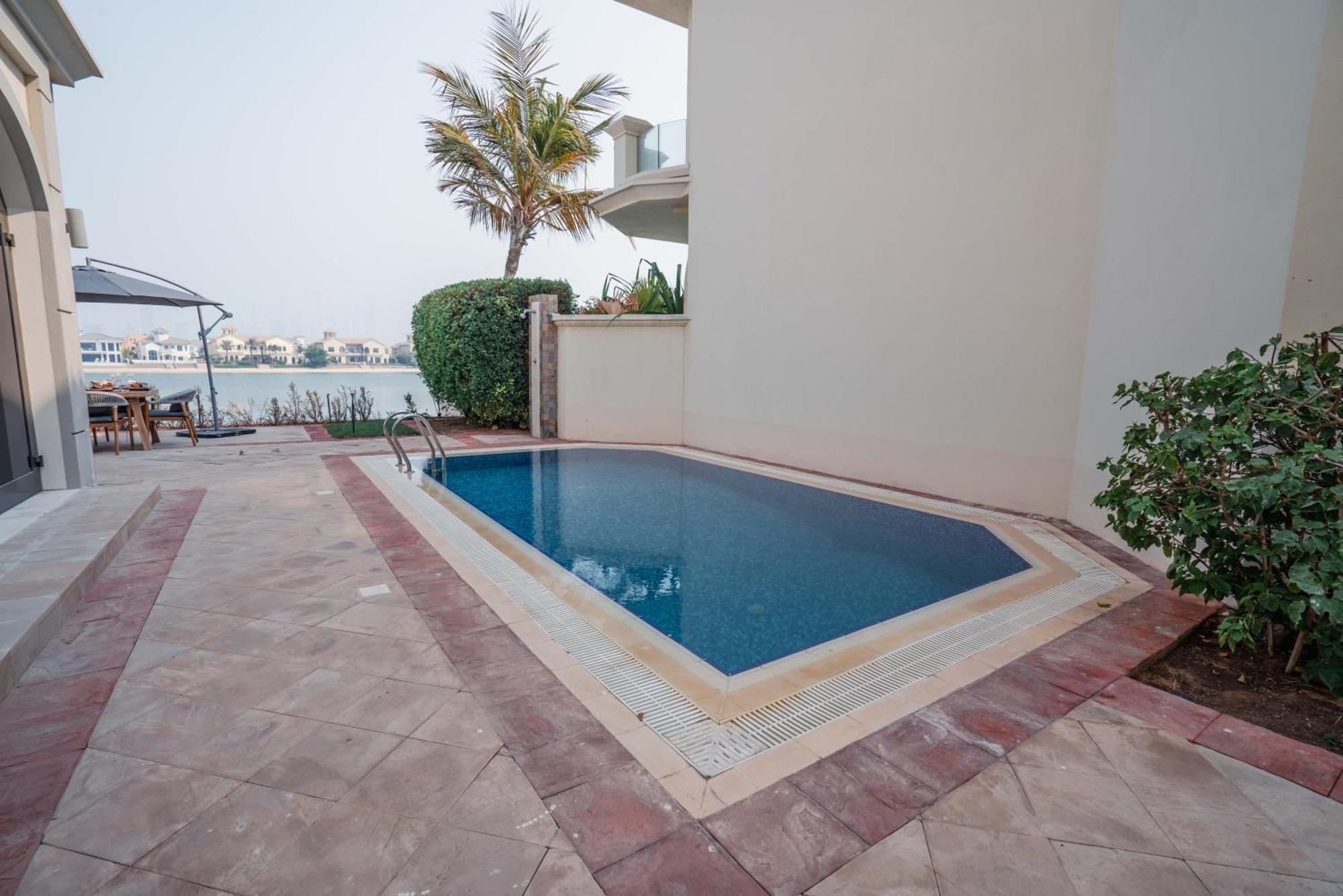 Apartment Stunning With Private Pool & Access *