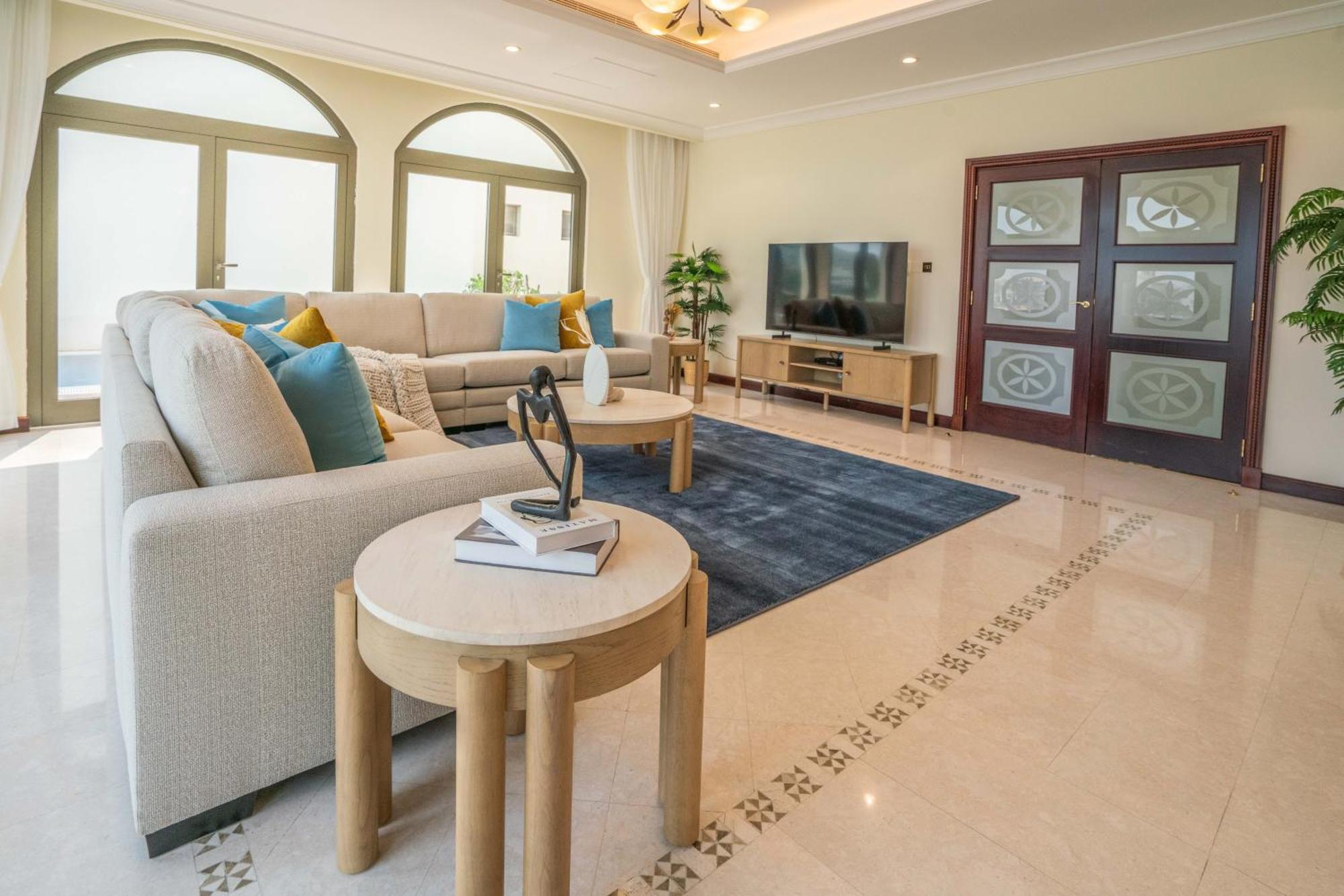 Apartment Stunning With Private Pool & Access *