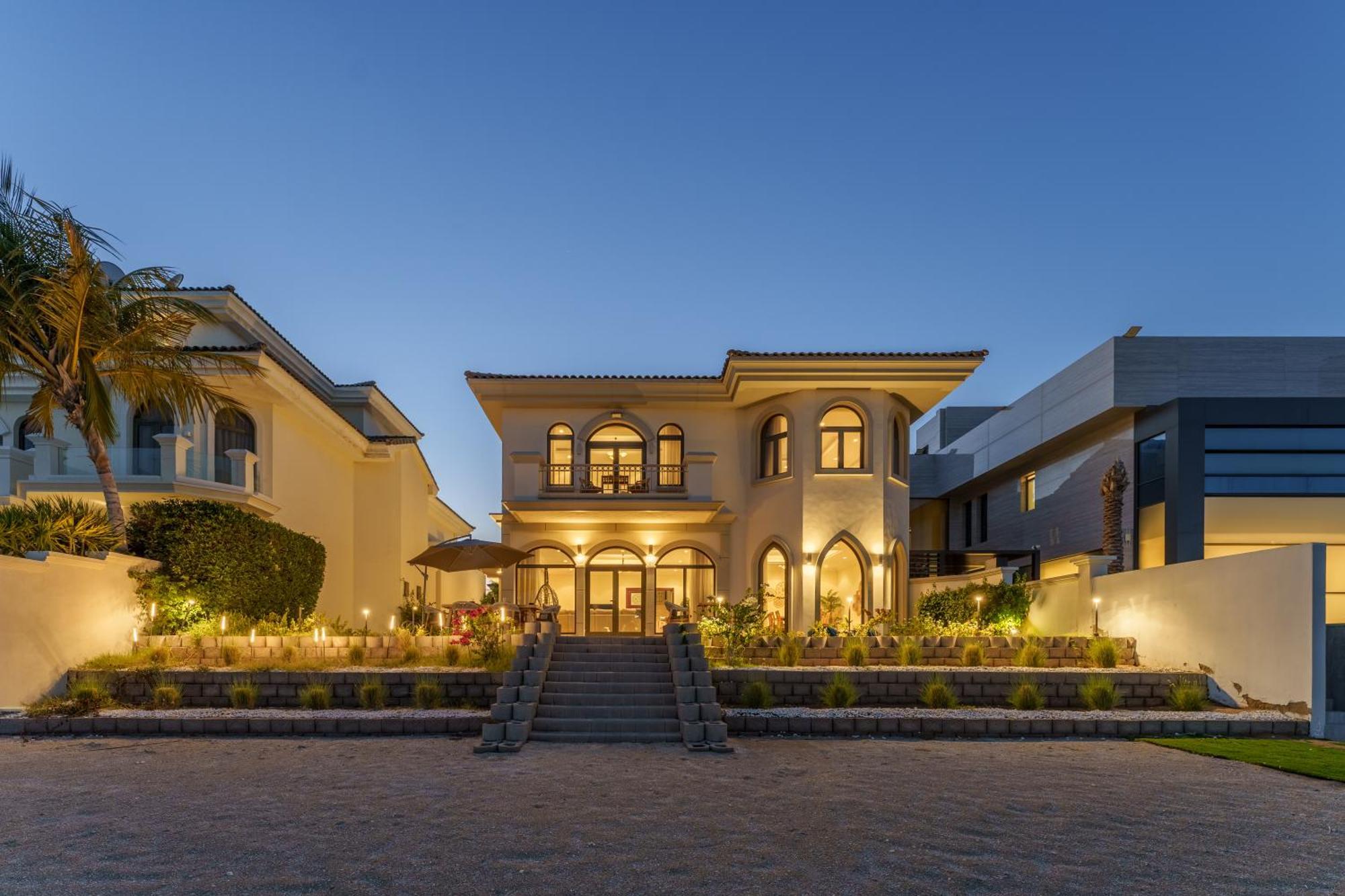 Stunning With Private Pool & Access * Dubai