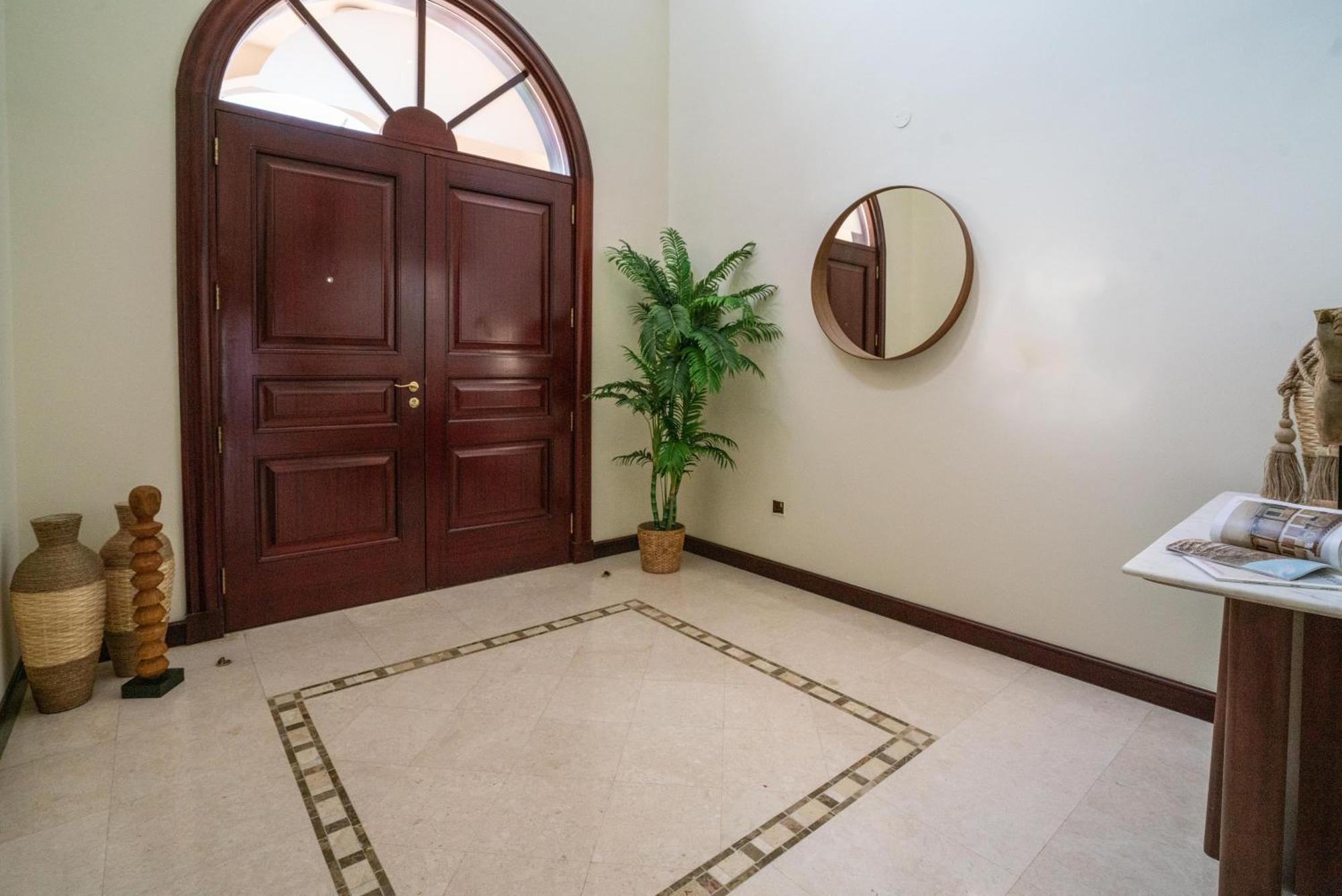 Stunning With Private Pool & Access * Dubai